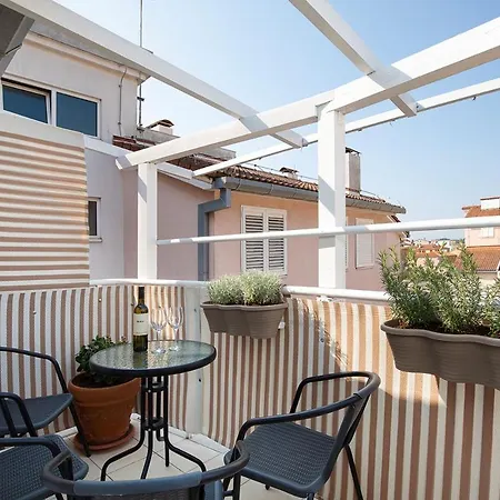 Aston Apartamento