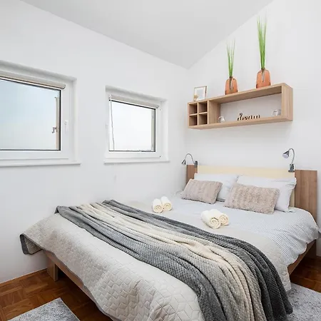 Apartment Aston *