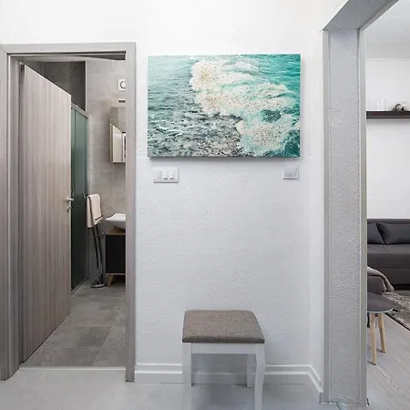 Aston Apartment *