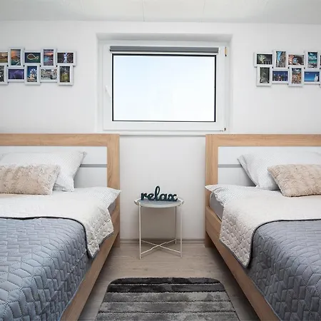 Aston Apartment *
